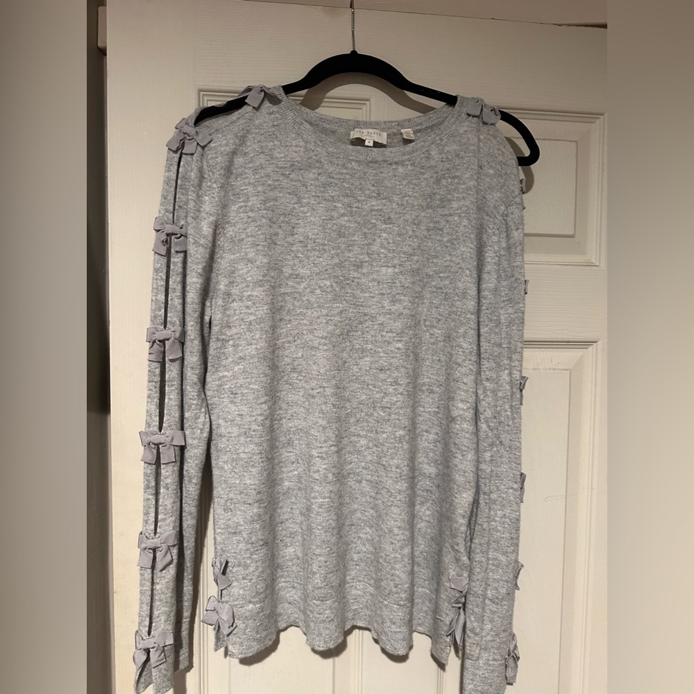 Ted Baker Light Gray Bow-Detail Sweater size 4 (L)